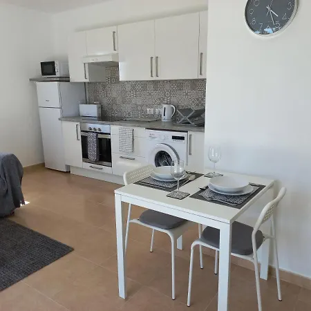 Sunnydaze Апартаменты Тиас